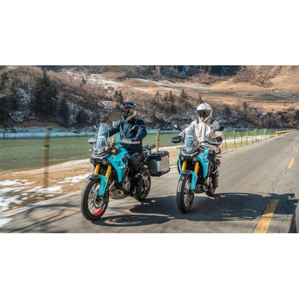 Morbidelli T502X Sisakdobozzal