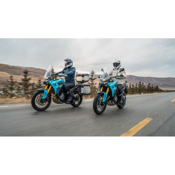 Morbidelli T502X Sisakdobozzal